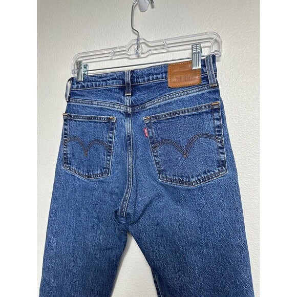 Levi's Women's Wedgie Straight Leg Jeans Medium Wash Button Fly Size 26 26x28 - Picture 6 of 7